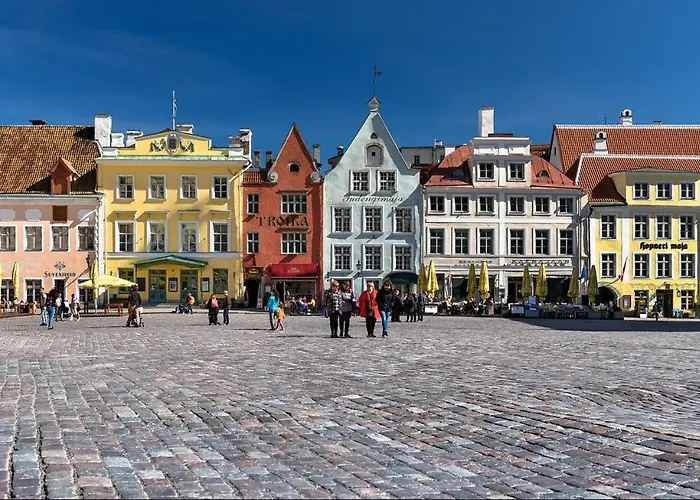 Veerenni Studio, Modern & Central.